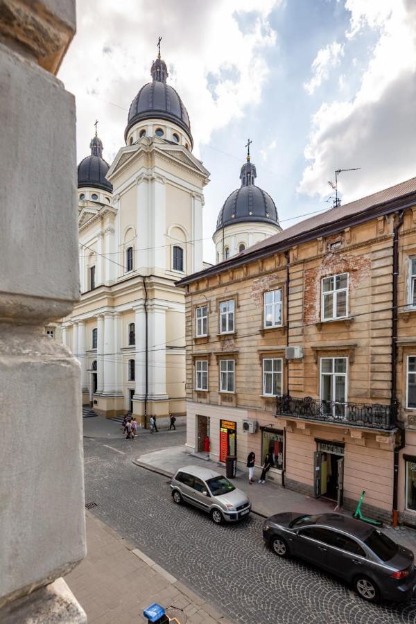 Three Bedroom Apartment On Rynok Square Lviv Exterior foto
